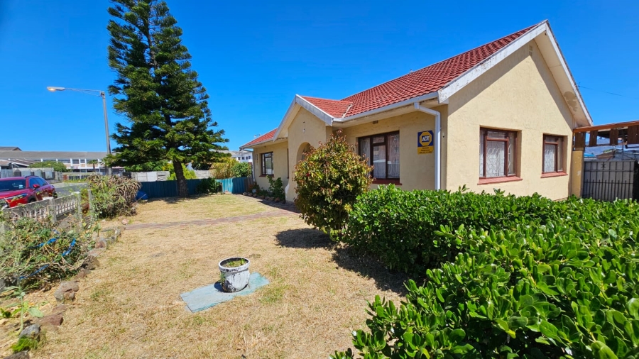  Bedroom Property for Sale in Grassy Park Western Cape